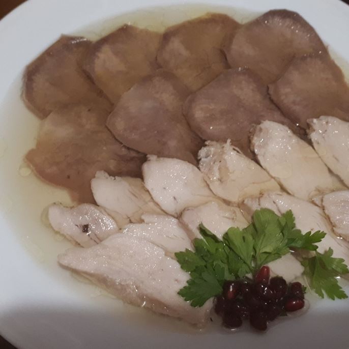 Заливний язик з куркою